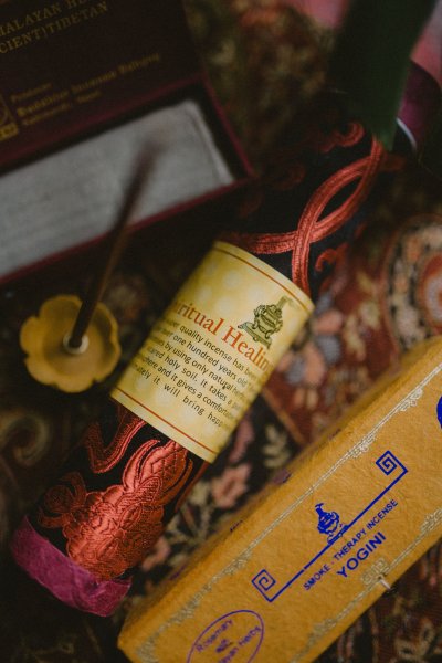 Najwyższej jakości kadzidła bhutańskie „SPIRITUAL HEALING” DUCHOWE UZDRAWIANIE wykonane z masy roślinnej według starodawnej receptury. Aromat drzewno  ziołowy. 