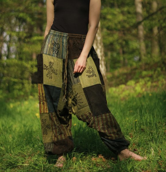 SZARAWARY Haremki Alladynki patchwork NEPAL etno hippie boho  wysokiej jakości luźne spodnie ręcznie robione w Nepalu. Wzór patchworkowy, zielone kolory, 100% bawełna.